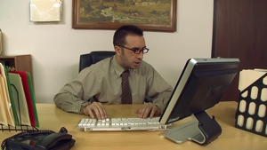 Race brute dans sa fente poilue du bureau aujourd'hui.
